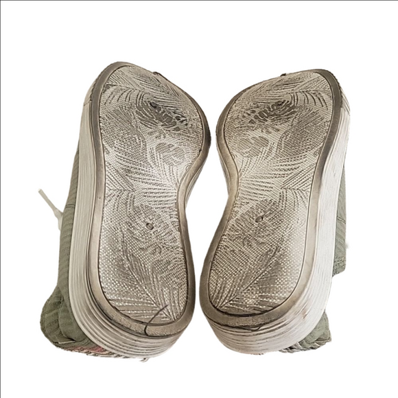 Tommy Bahama 8.5 womens casual soft green sneakers - Picture 7 of 8